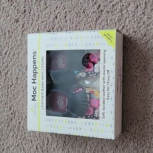 NWB Itzy Ritzy Leather Baby Moccasins